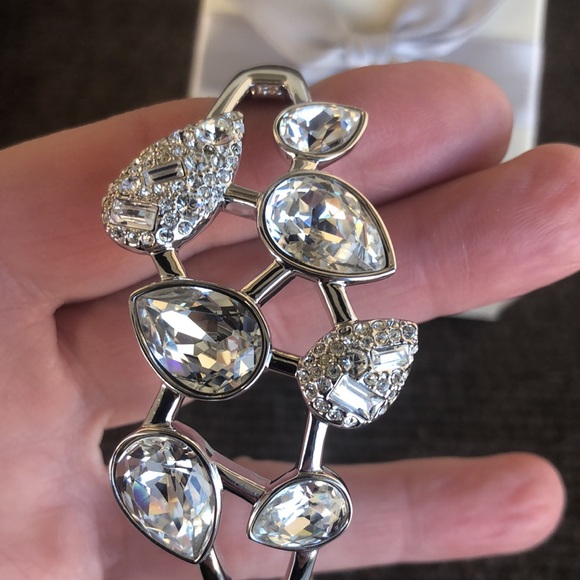 Beautiful Crystal Fashion Bracelet - Picture 11 of 13